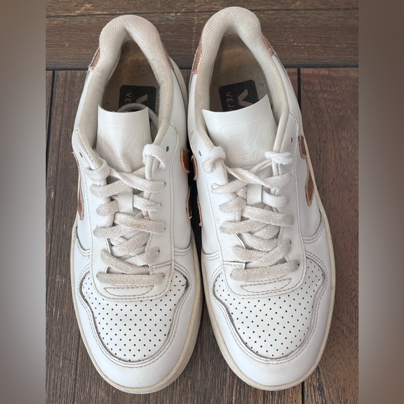 Veja Sneakers Womens size 5 - Picture 6 of 10